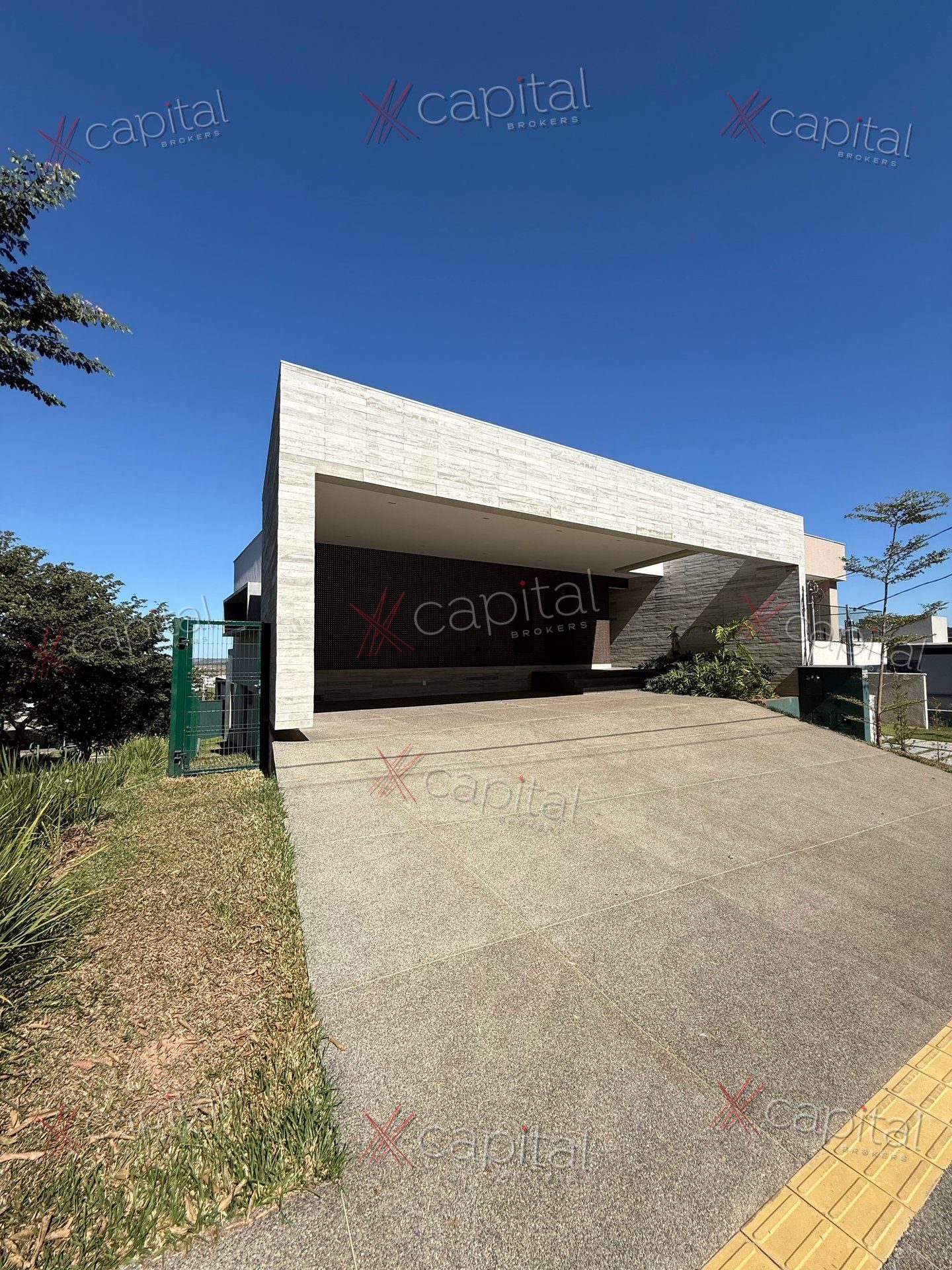 Casa 4 suítes — Senador Canedo